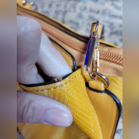 Gently used Sondra Roberts Squared yellow hand bag tortoise chain gold - Picture 7 of 16